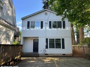 Building Photo - 3Bd/1.5Ba Two Story House - Available Soon!