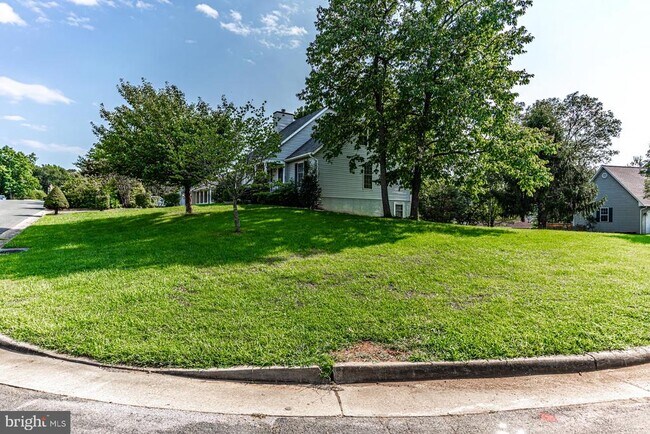 Building Photo - 121 Nottingham Ct
