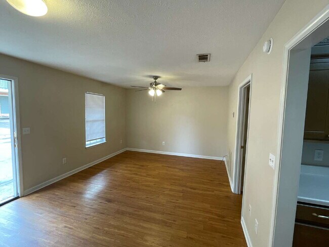 Building Photo - Cotton District 1BR | Bike to MSU | Spring '26 Lease Available