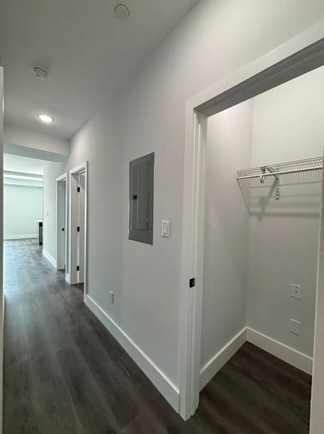 Building Photo - 675 N 41st St