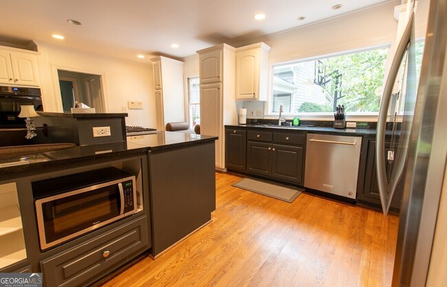 Building Photo - 3611 Cloudland Dr NW