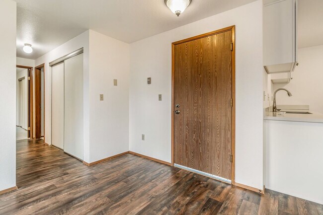 Building Photo - 715 N 130th St