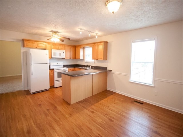 Building Photo - 643 Glenties Dr