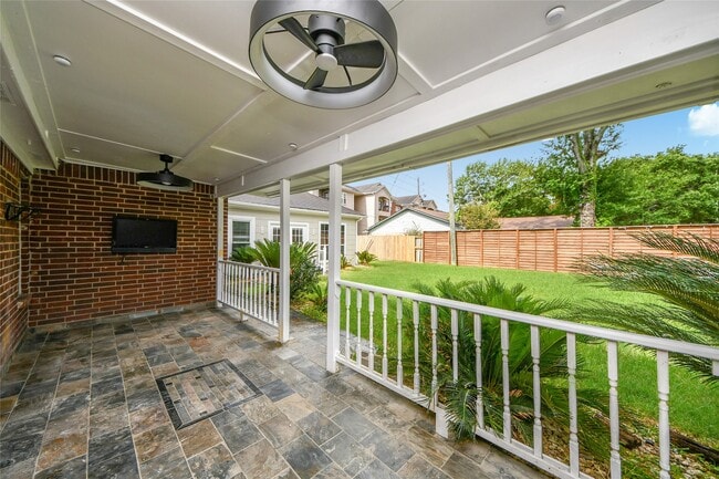Building Photo - 15719 Baytree Dr