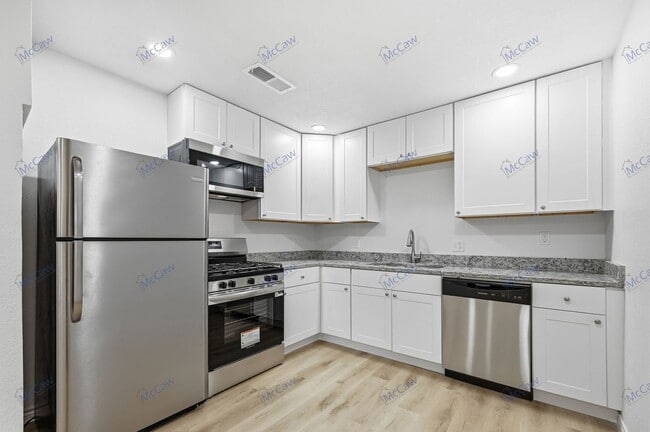 Building Photo - 1423 Main St