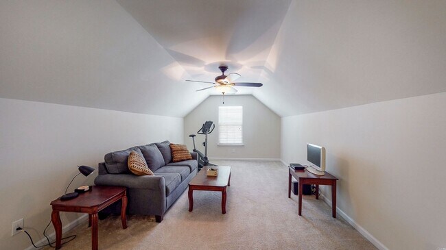 Building Photo - 3 bedrooms, 2 bathrooms in the City of Ric...