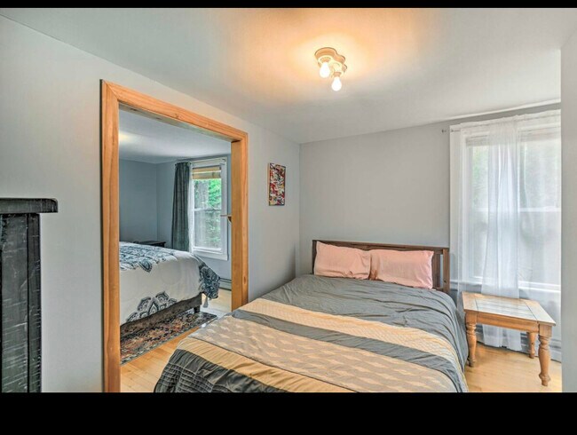 Building Photo - 757 Norway Dr