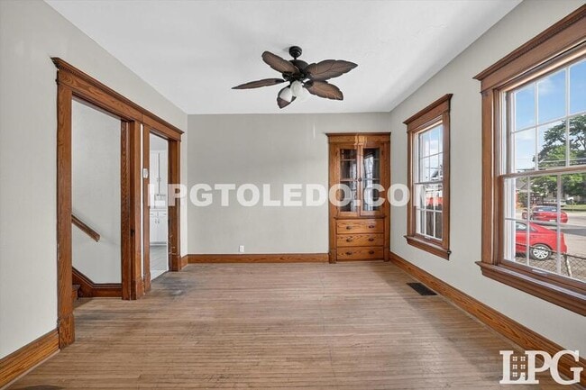 Building Photo - 3318 Stickney Ave