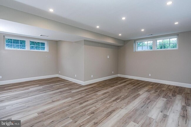 Building Photo - 22 Dickinson St