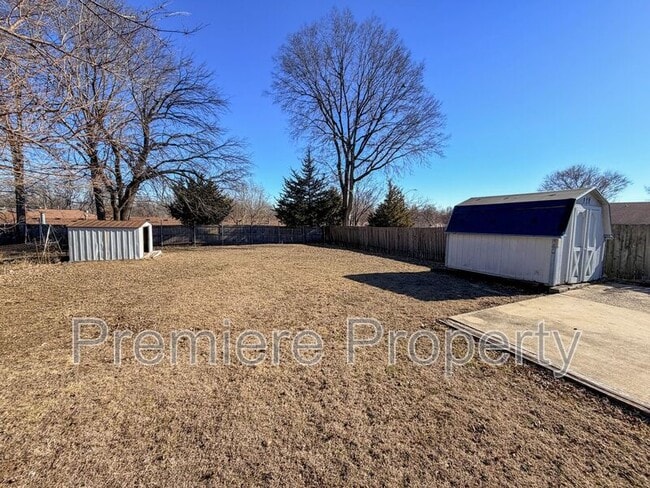 Building Photo - 6123 Hadley St