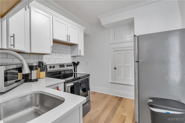 Building Photo - 617 Niagara St