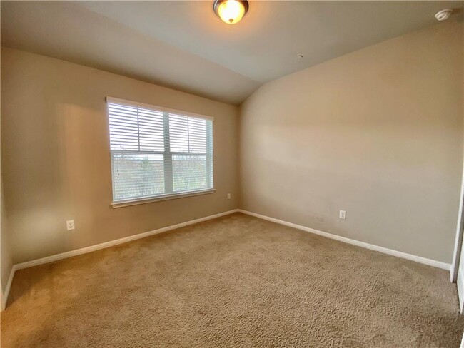 Building Photo - 516 E Slaughter Ln