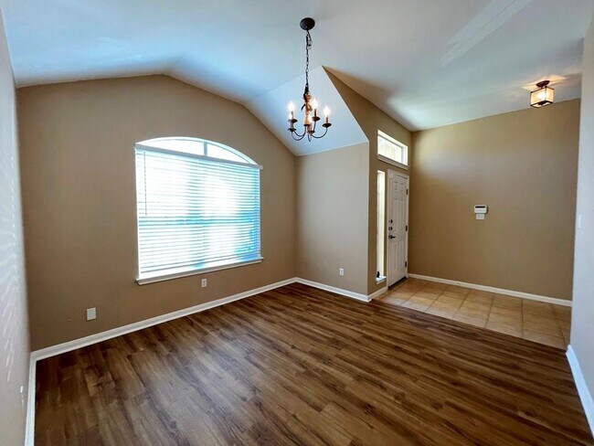 Building Photo - 145 Amber Ash Dr