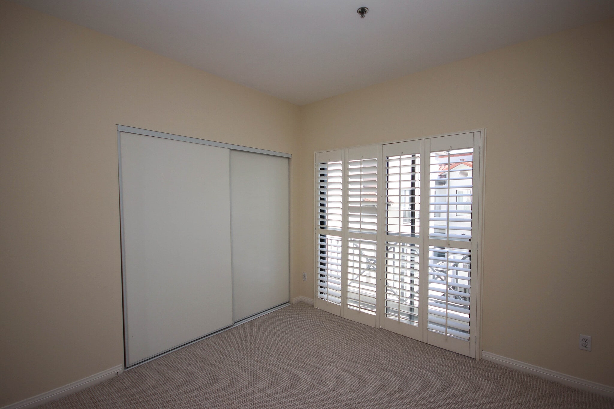 Building Photo - 111 S Oak Knoll Ave