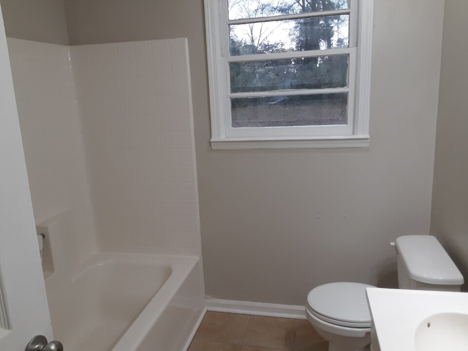 Guest Bathroom - 820 State Rd S-38-225