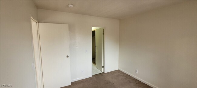 Building Photo - 4955 Jeffreys St