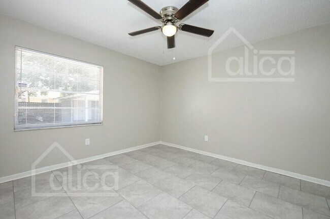 Building Photo - 4006 Luan Dr