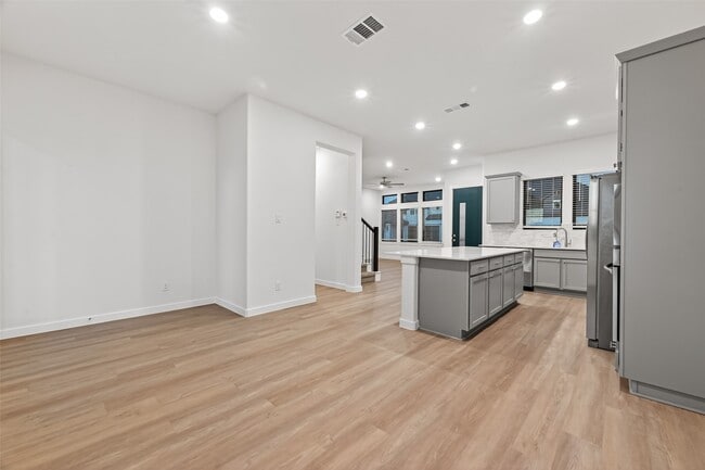 Building Photo - 1111 Mercantile St