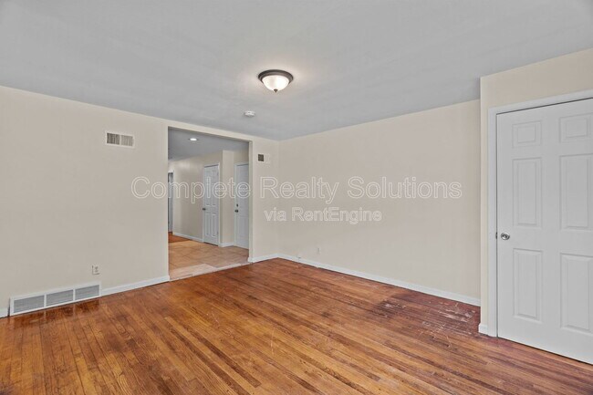 Building Photo - 2502 McLaran Ave