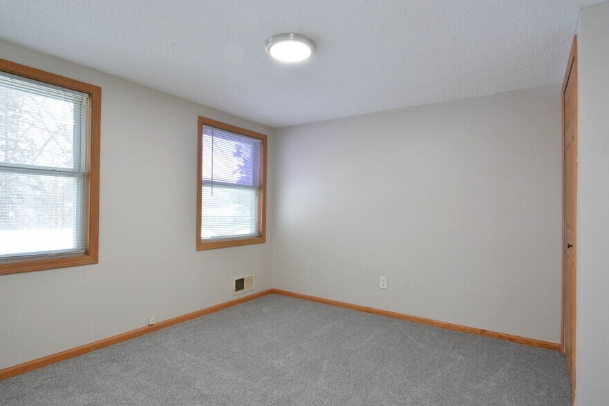 Building Photo - 2153 Green Ave