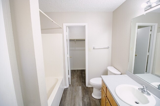 Building Photo - Charming 3-Bed, 2-Bath Home located in a cul-de-sac!