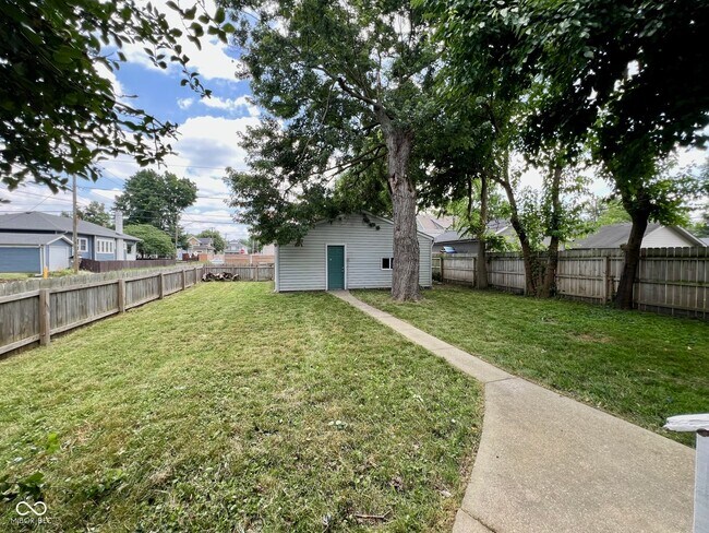 Building Photo - 853 N Temple Ave