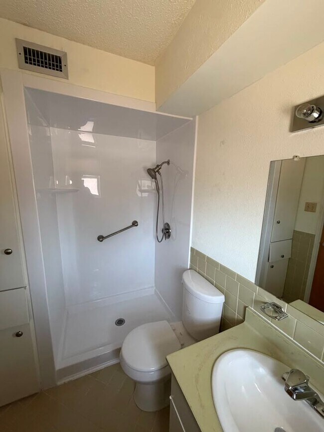 Building Photo - 5819 Sandhurst Ln