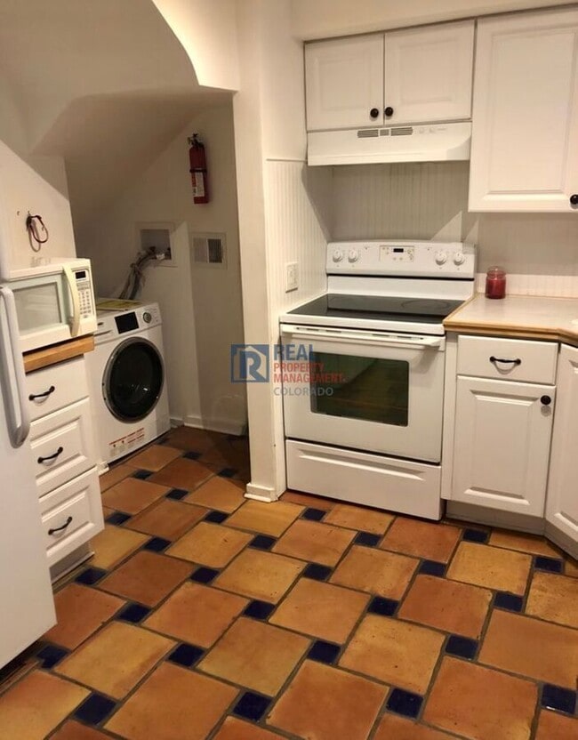 Building Photo - 2858 Jasmine St