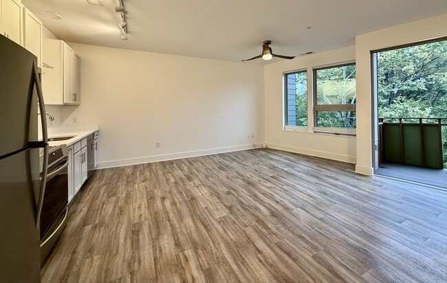 Building Photo - 610 Trent Dr