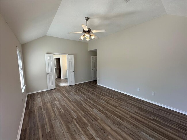 Building Photo - 25634 Saddlebrook Village Dr