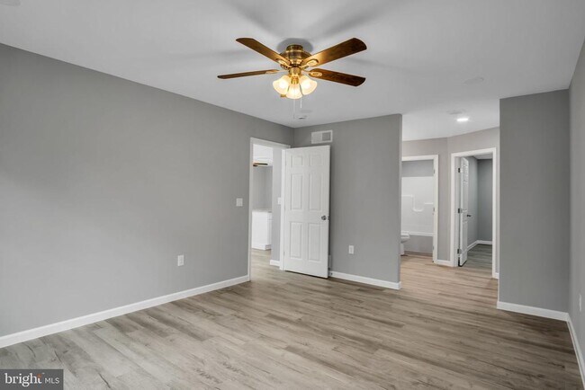 Building Photo - 1500 Embassy Dr