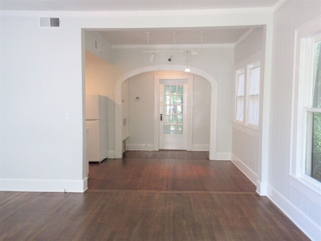 Building Photo - 709 Texas Ave