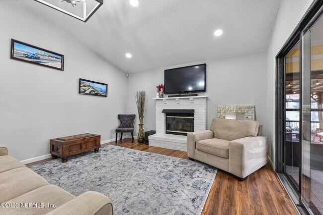 Building Photo - 9126 Trevi Cir W