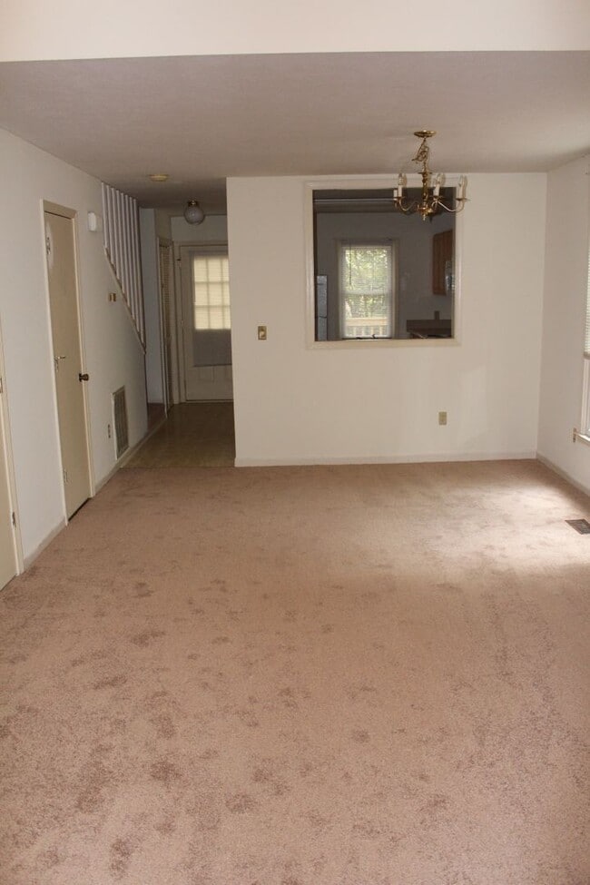 Building Photo - Bright Duplex Minutes Away from Clemson's Campus!