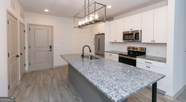 Building Photo - 2250 Oak Rd SW