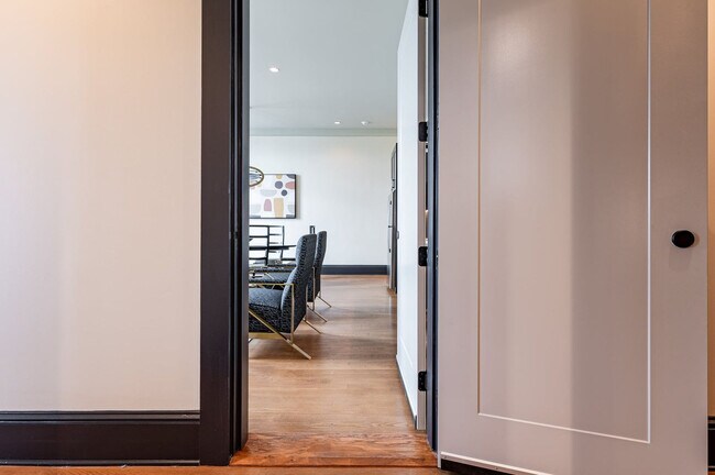 Building Photo - 1011 Canal St