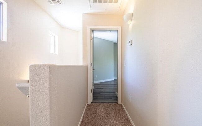 Building Photo - Gorgeous 2/2.5 condo for rent in Scottsdale.