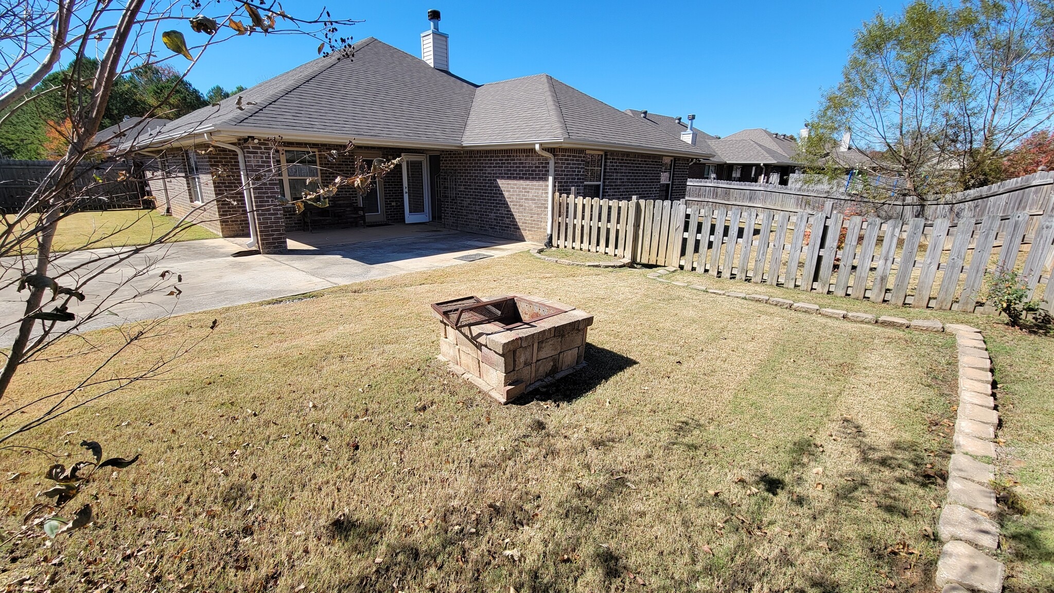 Building Photo - 1013 River Crest Trl