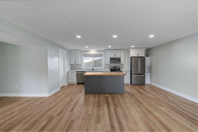 Building Photo - 1015 W 3000 N