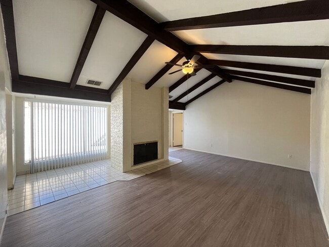 Building Photo - Southside Duplex w/ Two Car Garage