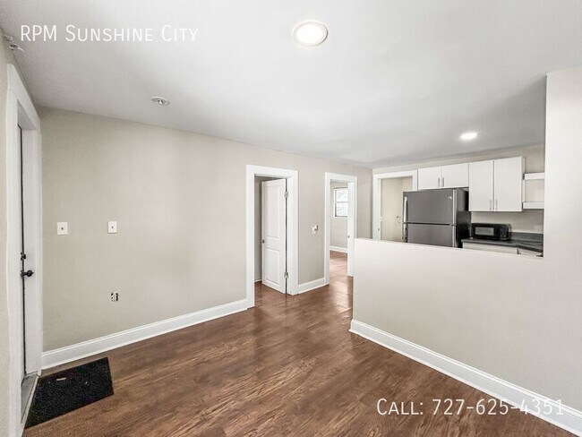 Building Photo - 1515 E 31st Ave