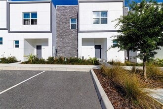 Building Photo - 633 Trikomo Dr