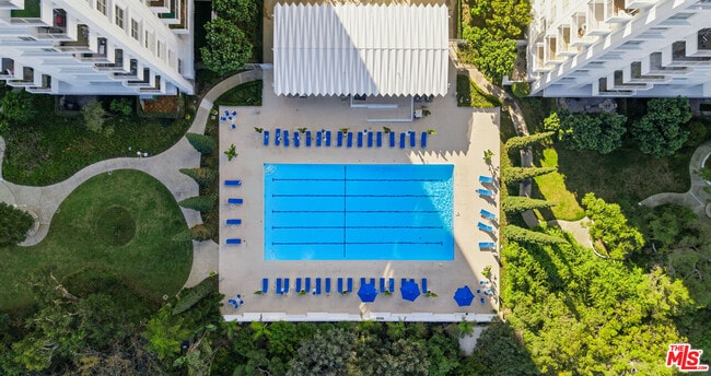 Building Photo - 2160 Century Pk E