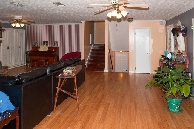 Building Photo - 4102 Landau Dr