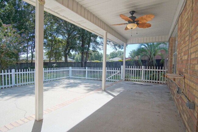 Building Photo - Spacious Oak Meadows Home in Milton with Multiple Living Areas, Fenced Yard & 1/2 Off First Month...