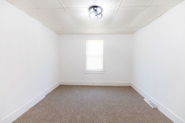 Building Photo - Move-In Ready 4BR Home with Large Backyard