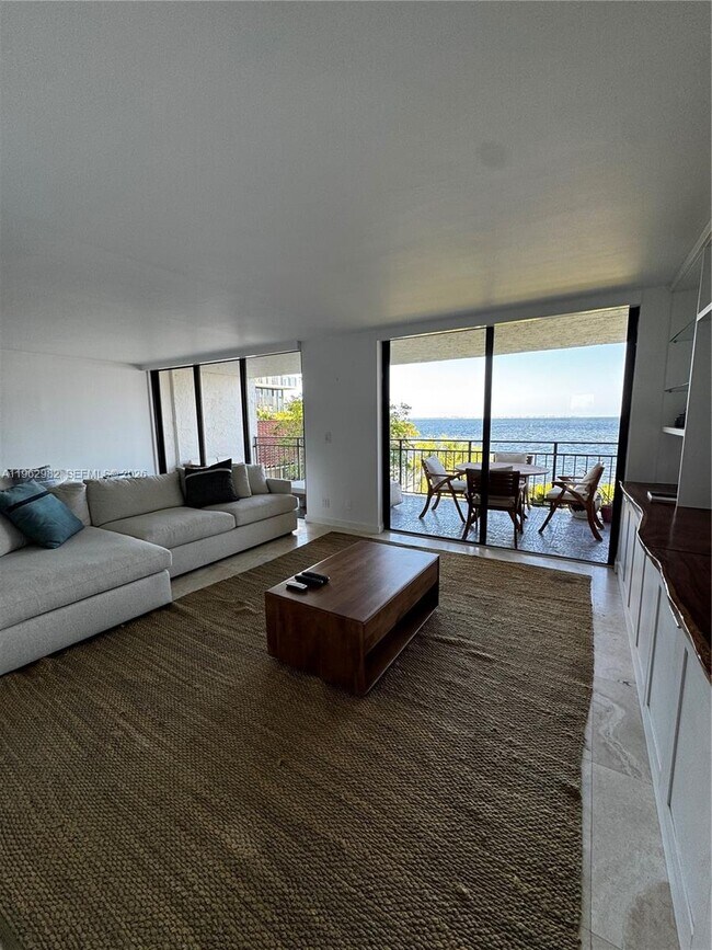 Building Photo - 1632 S Bayshore Ct