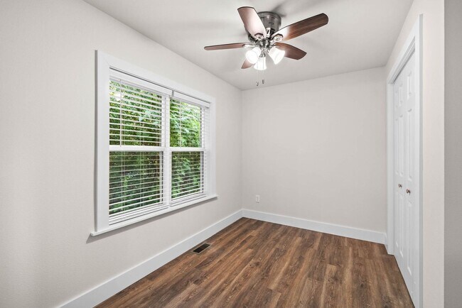Building Photo - Freshly Remodeled 2 Bed, 1 Bath Home with Large Yard – Elkins, AR