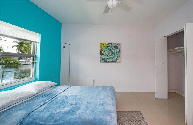 Building Photo - 4680 SW 35th Ave