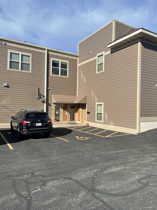 Building Photo - Luxury One-bedroom apartment in downtown S...